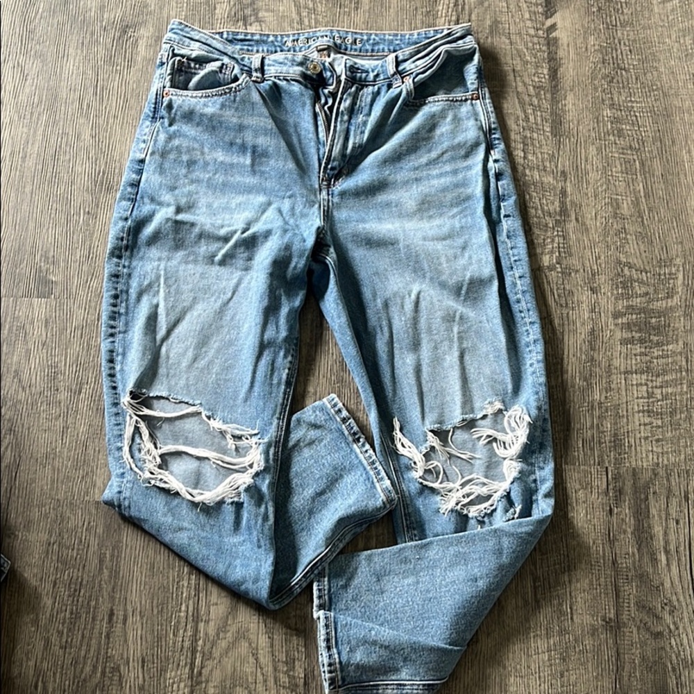 High Waist American Eagle Strigid Mom Jean